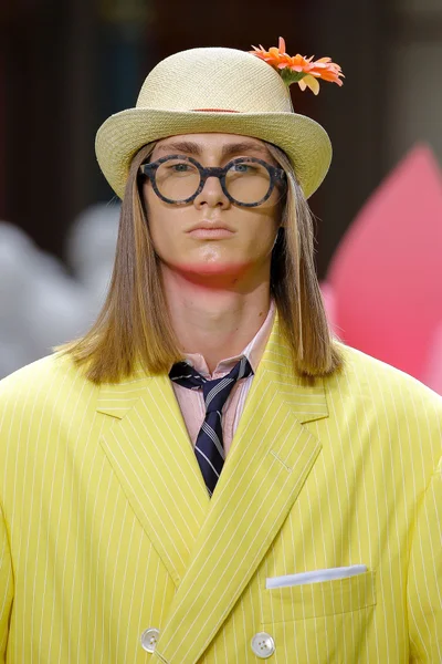 Look 76